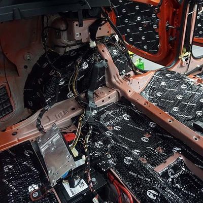 좋은 가격 럭셔리 자동차 소음 차단 매트 혼합 재료 맞춤 자동차 소음 단열 온라인으로